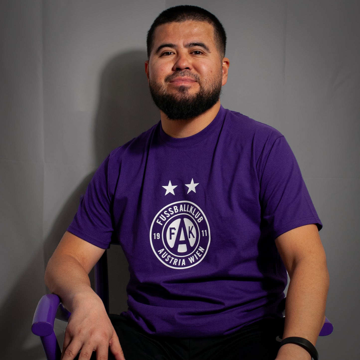 T-Shirt Logo violett