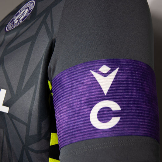 Kapitänsbinde violett